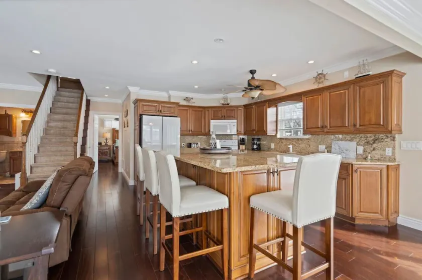 Lexington Retreat Sleeps 8 - View of Lake Huron! - Image 1