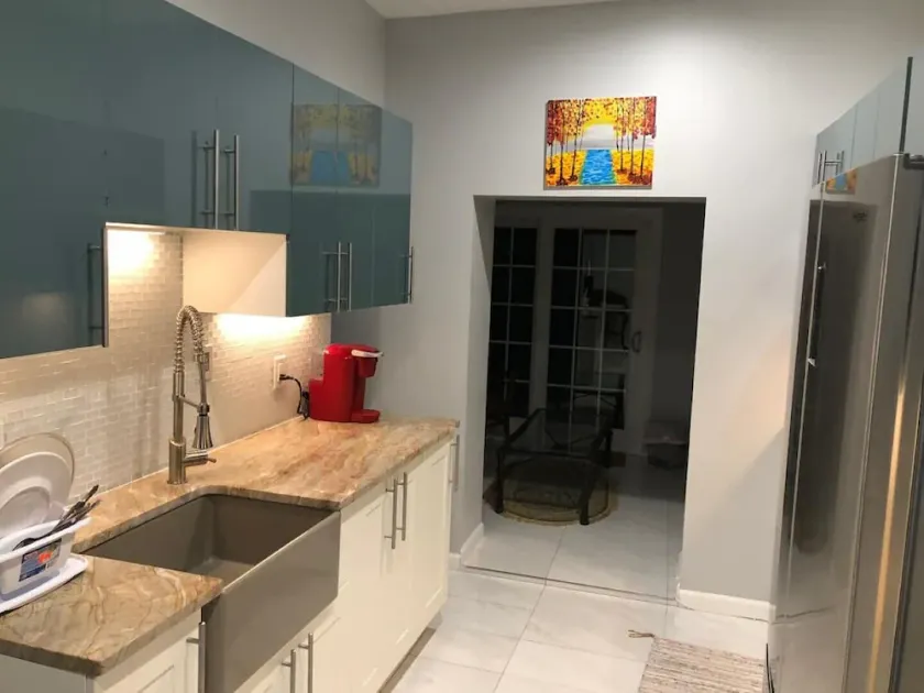 15 Under 1 Roof.  Luxury. University City.  Friends & Family Gatherings. - Image 1