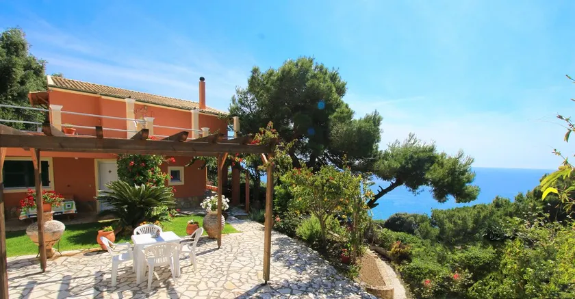 Quiet villa on Pelekas beach with 3 apartments and panoramic sea views - Image 1
