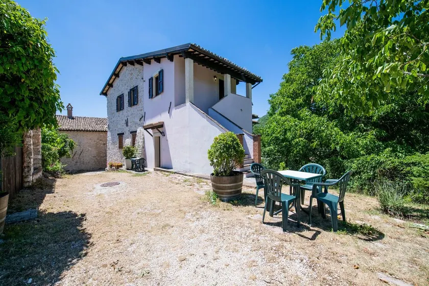 Feriehus i Sellano med Pool & Solterrasse - Image 1