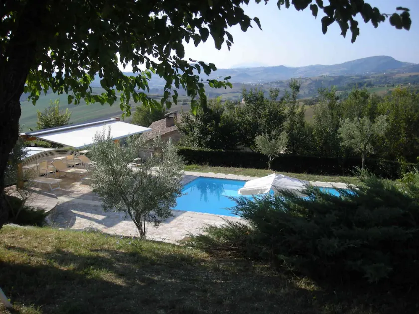 Casale con piscina, a poca distanza dal mare e bellissima vista sulle colline - Image 1
