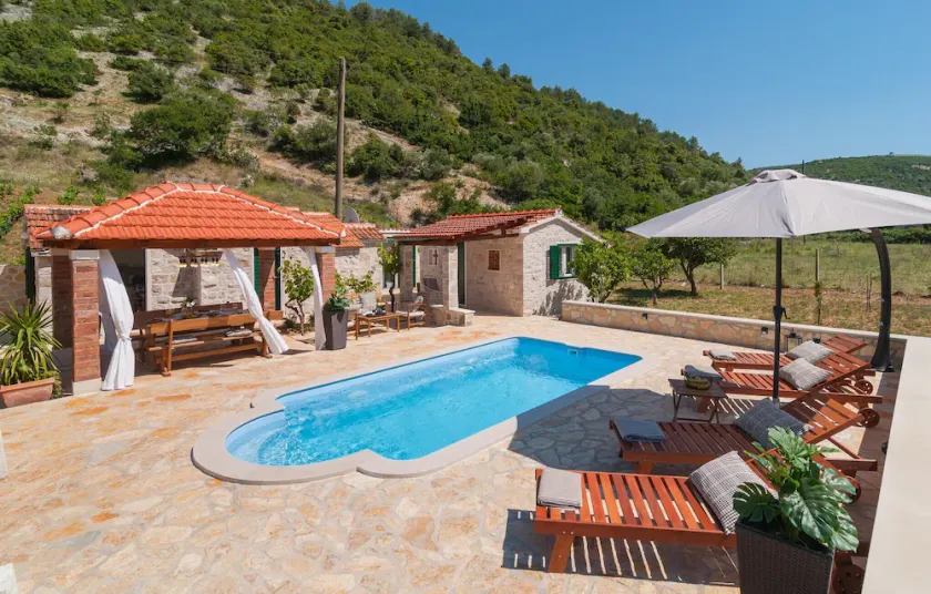 Belle maison à Postira - Image 1
