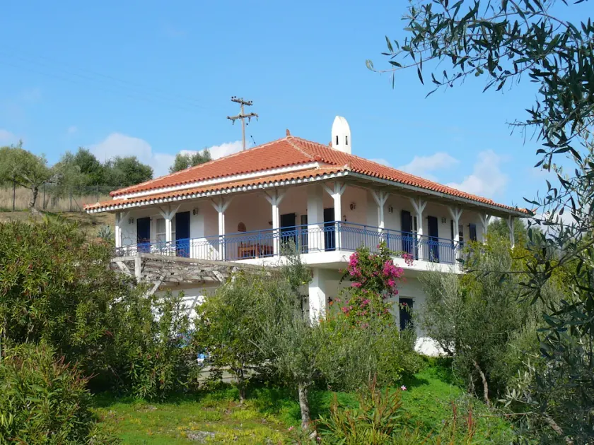 cozy traditional Greek holiday home with sea views in Finikounda - Image 1