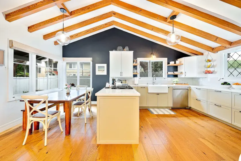 Gorgeous coastal four bedroom steps from Windansea Beach - Image 1