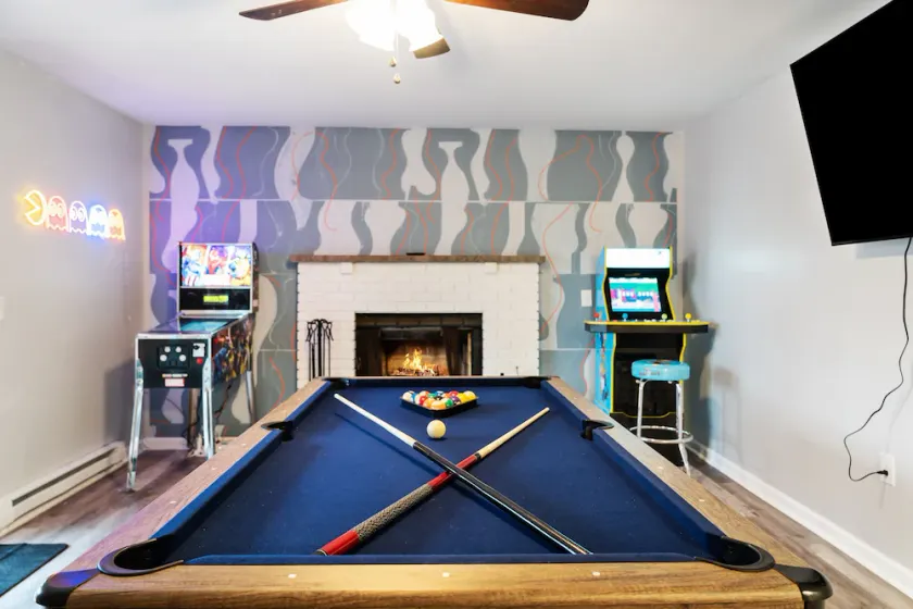Poconos Game Cabin: Arcade, Hot Tub, Fire Pit! - Image 1
