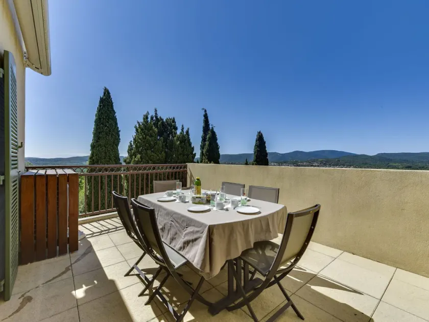 Hyggelig lejlighed for 6 personer med klimaanlæg, WIFI, TV, terrasse og panorama udsigt - Image 1