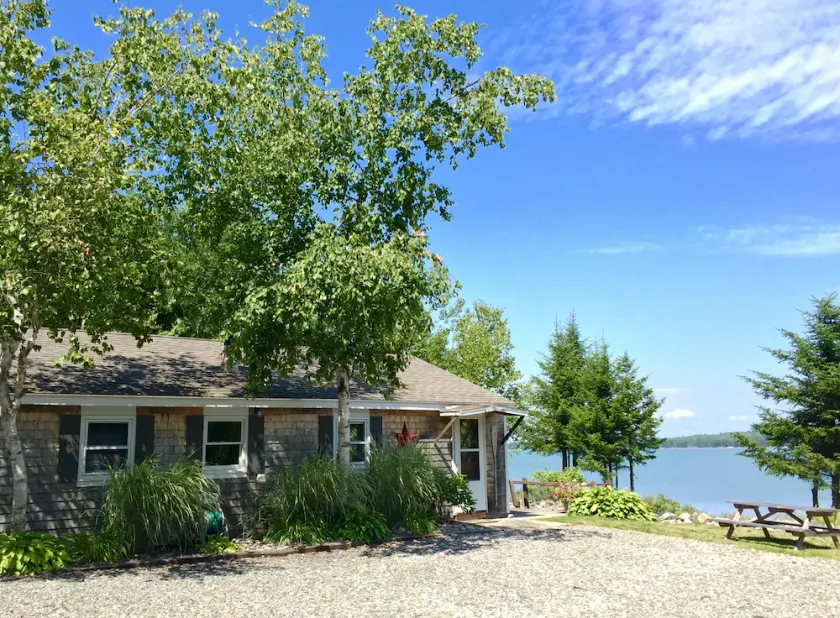 Charmerende Oceanfront Cottage-Great Views og 20 Feet fra Shore - Image 1