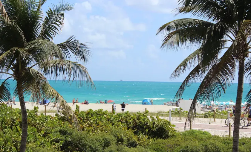 * Récemment rénové * Luxury Beachfront / Ocean Views / Great Pool / Walk to Attractions - Image 1