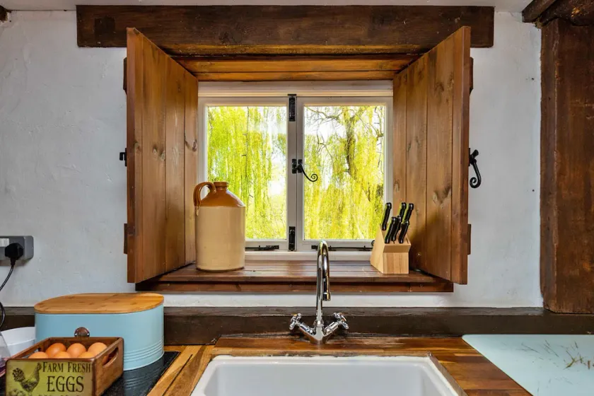 Riverview Holiday Home in Stamford, No Deposit - Image 1