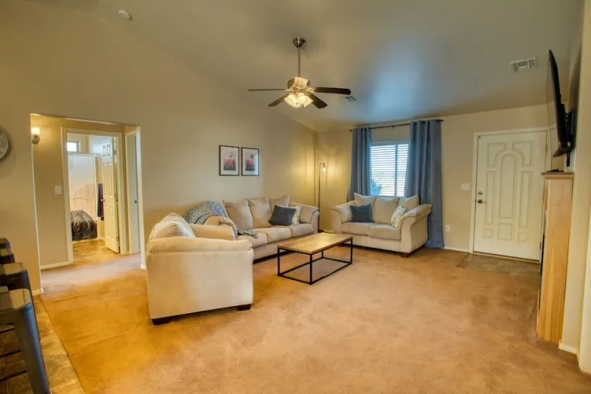 Private Home In Snowflake - Image 1