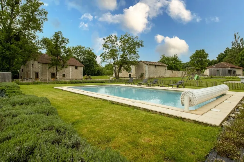 Gîte L'Étable com piscina partilhada, terraço privado e Wi-Fi - Image 1