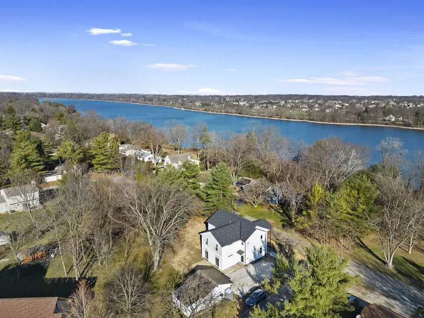 Large home, Peaceful, Gameroom, HotTub, Riverview, Location Location Location! - Image 1