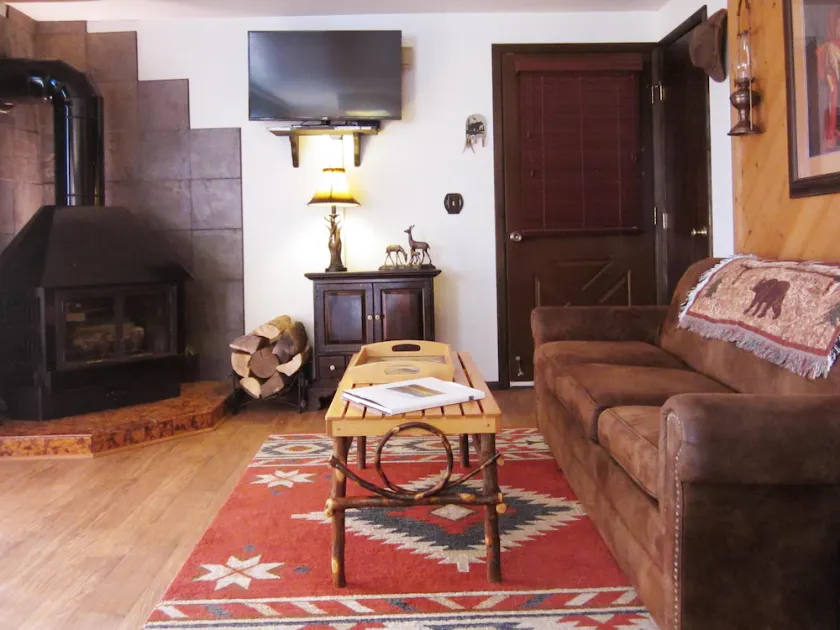 Buffalo Roam Condo * Comforts of Home for 6 * Minutes from Yellowstone - Image 1