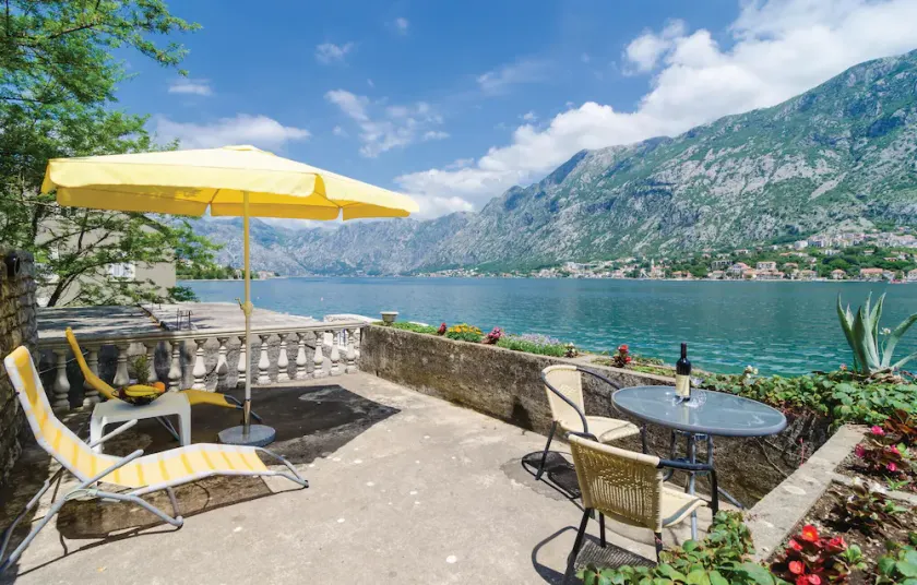 Casa con una camera da letto fronte mare a Kotor - Image 1