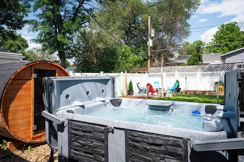 Luxury 4b/3b- Hot tub, Sauna, Personal Gym - Image 1