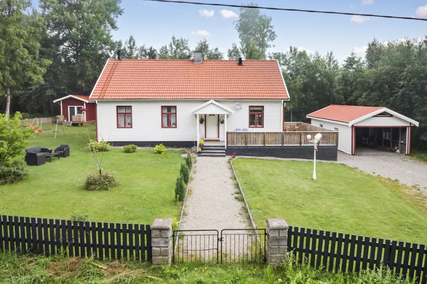 Sweden holiday at the lake Mycklaflon - Image 1