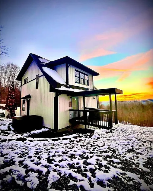 Mountain View Cottage, Hottub, Private pool, Jacuzzi - Image 1