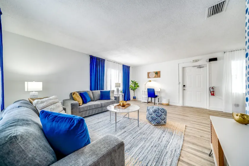 Chic and Central Condo - Palm Wave Says - Image 1