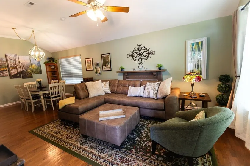 Enjoy Fall in comfort & style in Your TN Haven -Book End of Year Discounts Now - Image 1