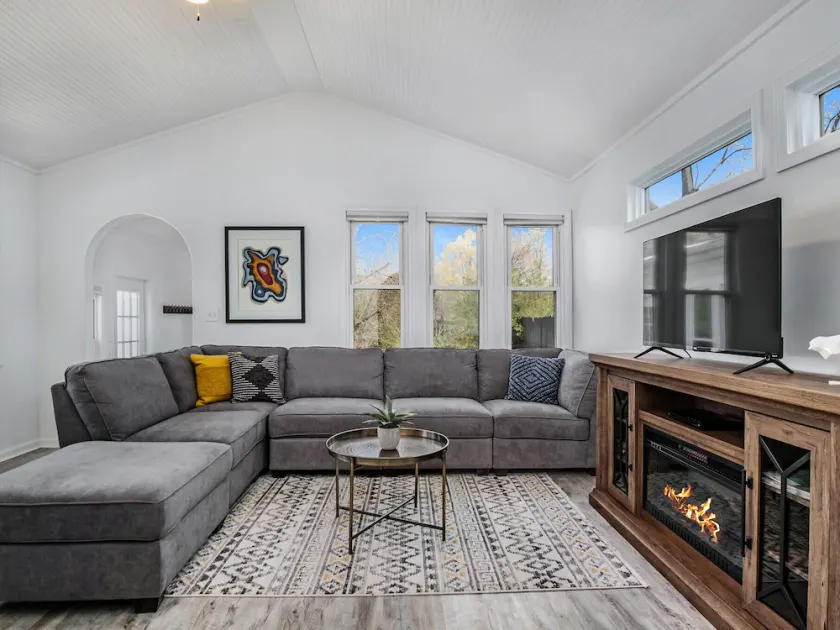 Short walk to beach & town; Game room! - Image 1