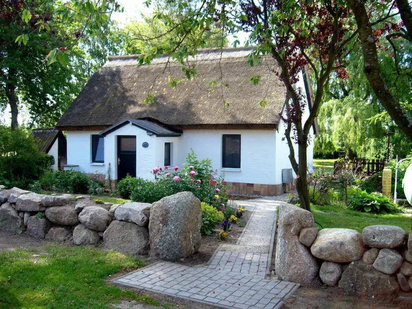 Thatched roof house-child friendly. large property, quiet location, living space 85 sqm. - Image 1