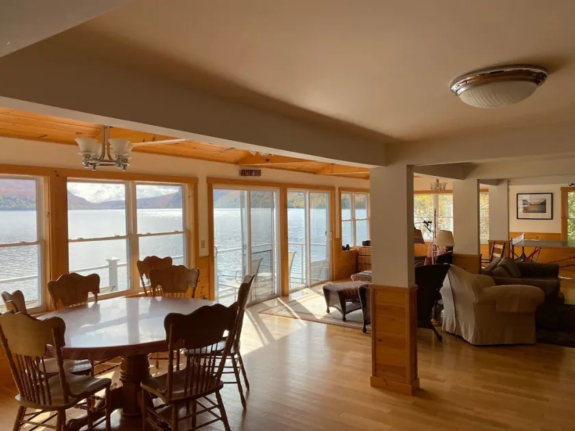 \" Willogap\" Lakefront house great mountain views close to two major ski area's - Image 1