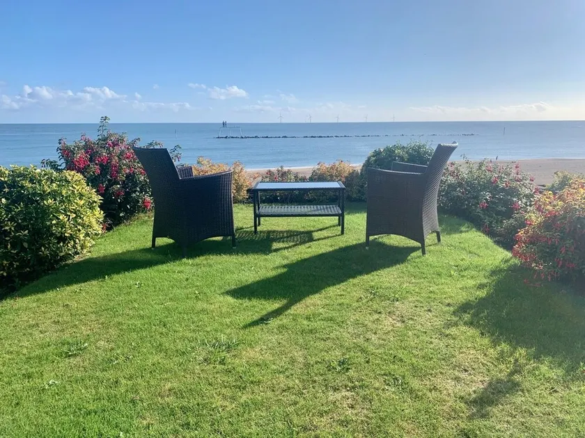 'Bay View' Absolute Seafront 3 Bedroom House with Breath-taking Sea Views. - Image 1