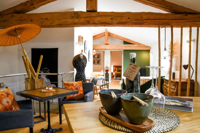 Stille lejlighed, stor privat terrasse, centrum af Mirepoix, gratis wifi. - Image 1