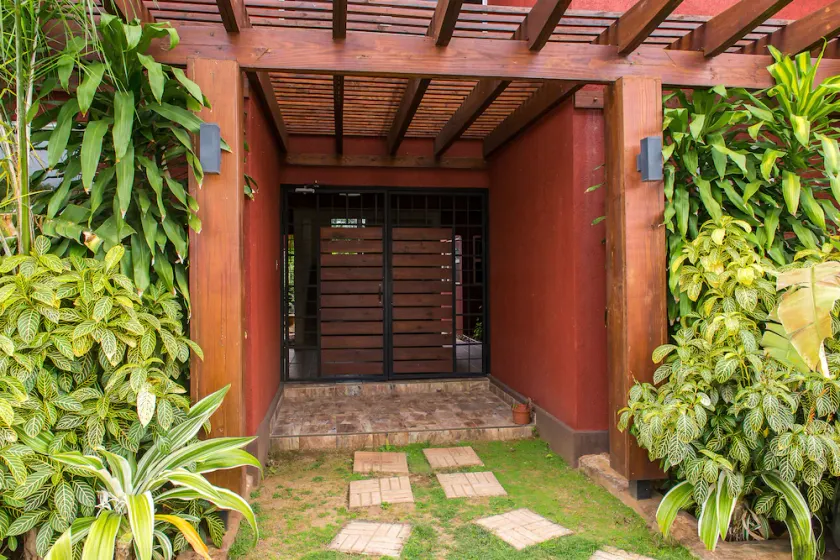 Kinsgton Modern Duplex Apartment with Pool - Image 1