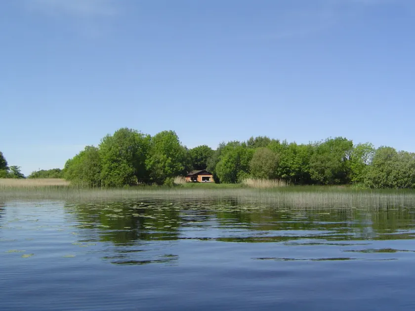 Romantisk sommerhus med båd mellem sø og mose - Image 1