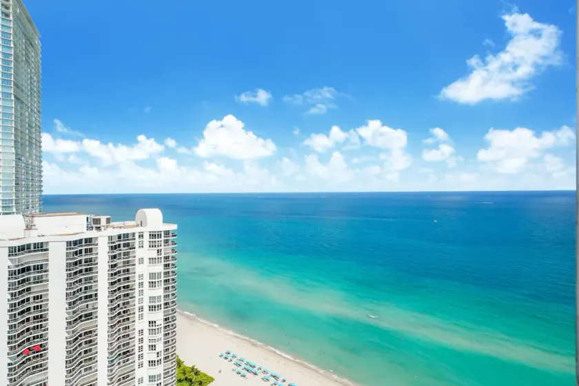 Lovely 2-Bedroom Oceanfront condo - Image 1