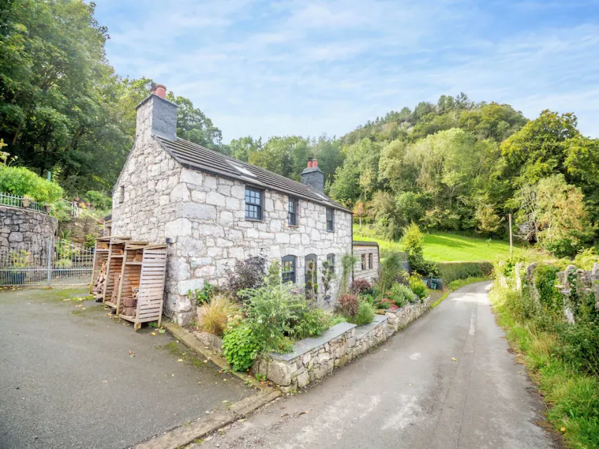 3 bedroom accommodation in Abergele - Image 1