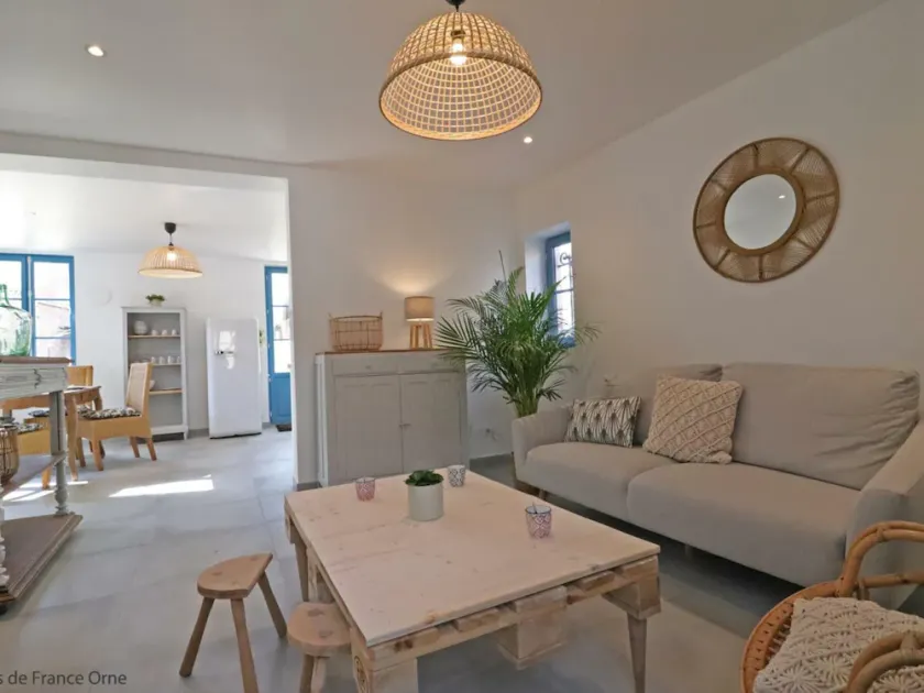 Bright house in the heart of Sap, garden and children's games - Image 1