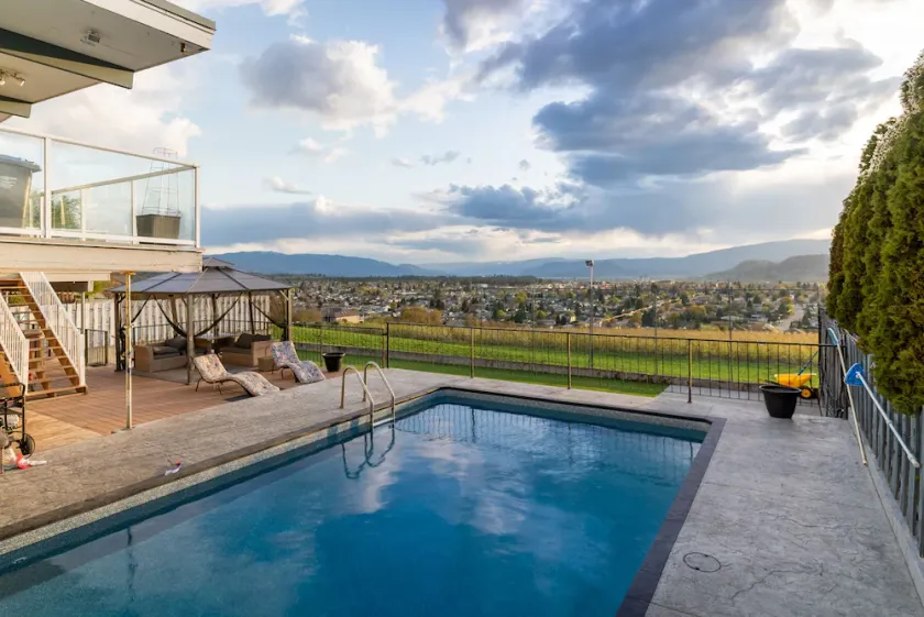 Perfect retreat * LEGAL BNB *  4 rooms on site. Group bookings available. - Image 1