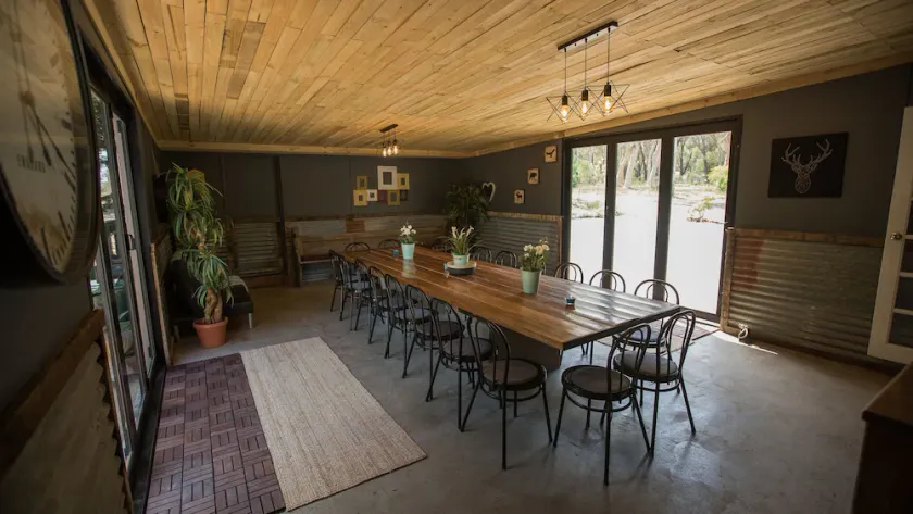Cosy cottage for groups up to 20. Gather under the stars with family and friends - Image 1