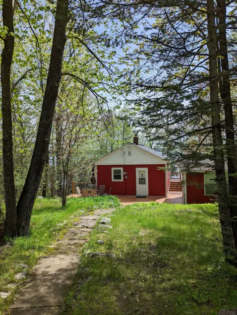 Swan Lake Getaway - Image 1