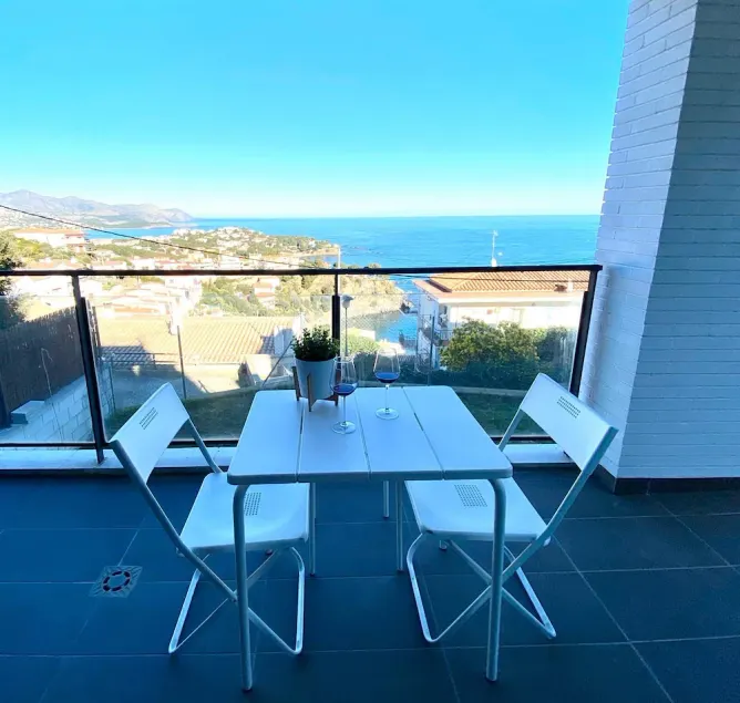 New apartment with sea views - Image 1