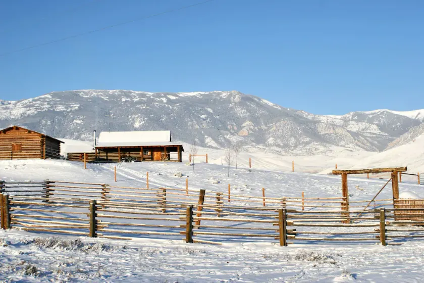 \"Fall Special's-Yellowstone River Ranch, ikonisk bjælkehytte, majestætisk udsigt\" - Image 1