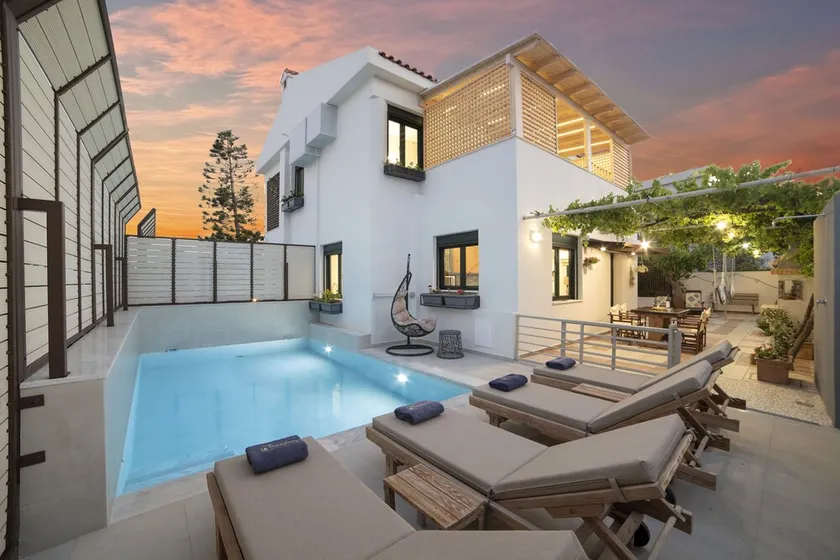 Two bedroom luxury condo with private patio with vineyard & BBQ near beach - Image 1