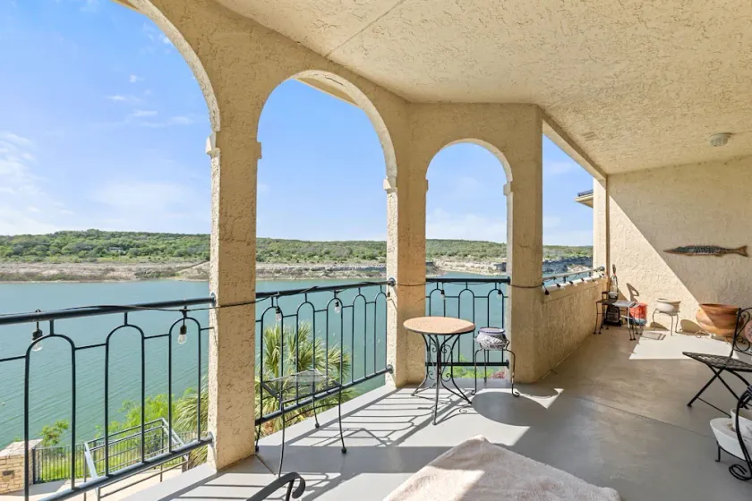 Paradise Island - 2BR/2BA Condo with Epic Views of Lake and Pool - Image 1