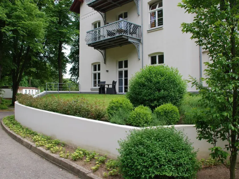 Quiet apartment in the castle with park on the Baltic Sea between Kühlungsborn and Rerik - Image 1