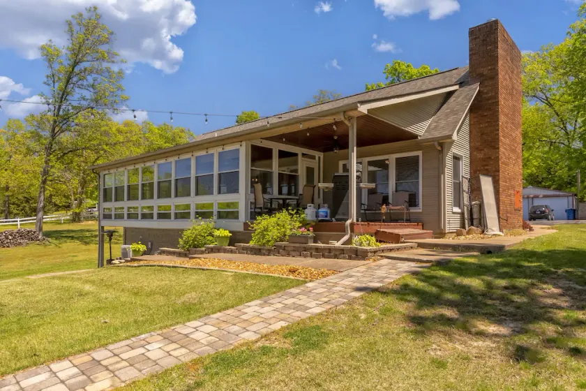 Lakefront 5BR Dock, Kayaks, Hot Tub & Beach - Image 1