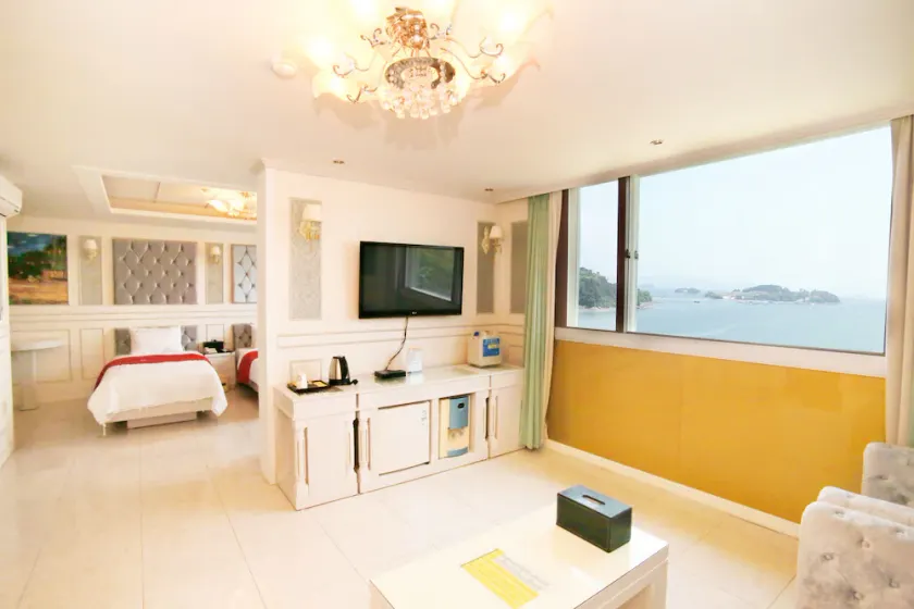 Yeosu Beach Hotel - Image 1