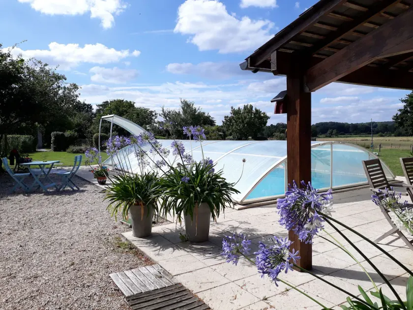 Maison familiale avec piscine, grand jardin clos et équipements de loisirs - Image 1