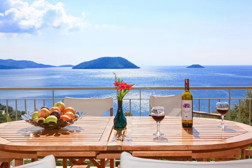240 mq, grande piscina, 300m dalla spiaggia, fantastica vista sul mare, 2 cucine, aria condizionata - Image 1