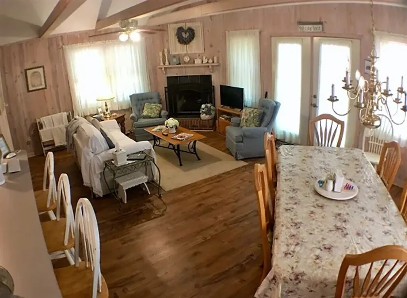 Cozy Pine Mountain Chalet Minutes Away from Callaway Gardens - Image 1