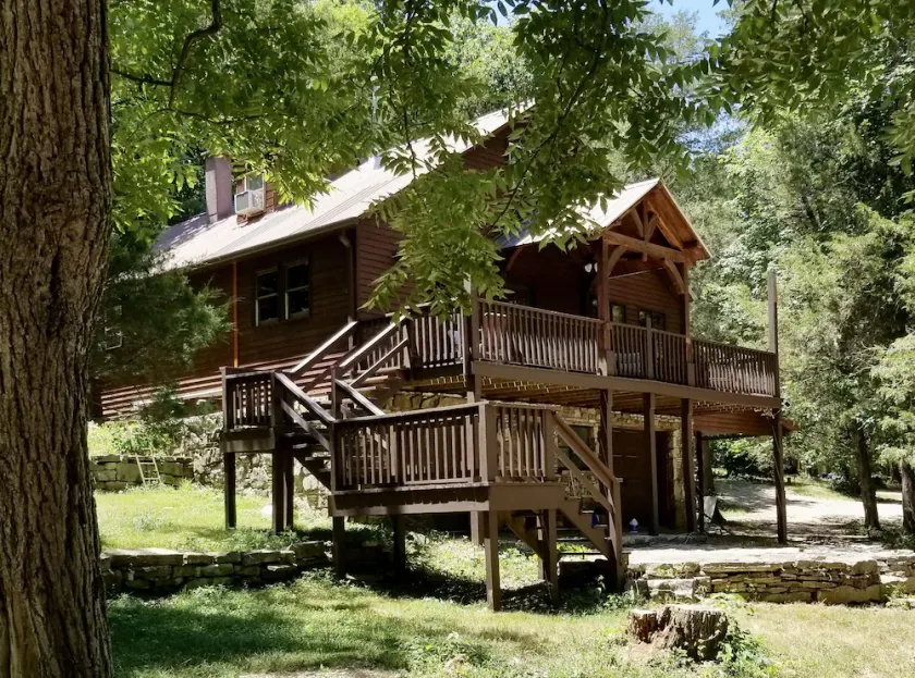 Rustic and Unique in a Remote location - Image 1