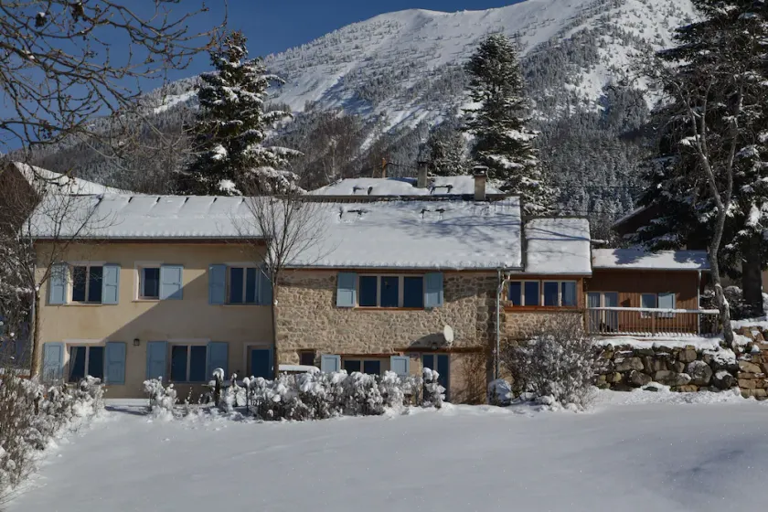 Grande maison de pays en montagne - ski et lac à proximité immédiate. - Image 1