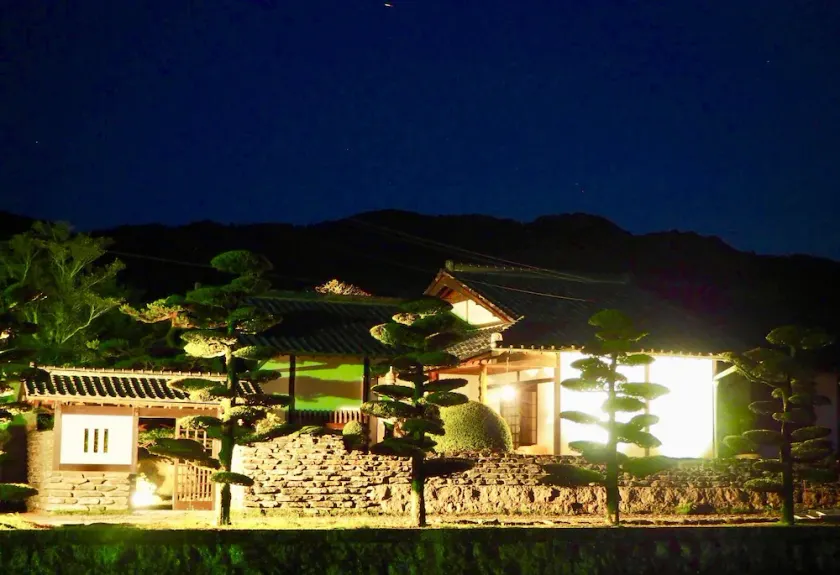 Yakuya Akira SHO Inn Jardim privado com jardim japonês · junto ao país dos peixes (comida e bebida) - Image 1
