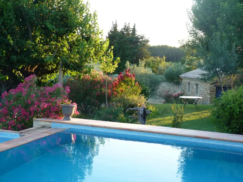 Bonita casa provenzal con su jardín privado dentro de un vasto gusano de seda - Image 1